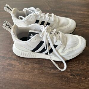 Adidas Men’s white sneakers. Size 6.
